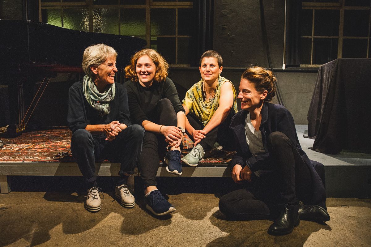 Das «Endlich Mittwoch!»-Team der Stanzerei: Barbara Zulauf, Moira Troxler, Fabienne Keller & Lena Trummer (von links). Foto: Roland Bucher